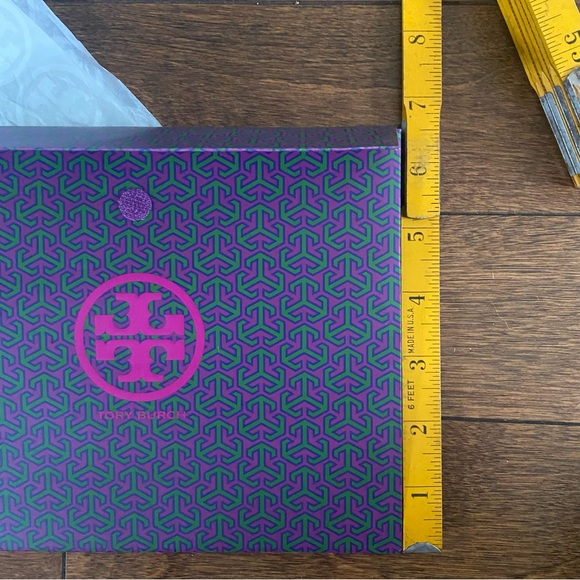 Tory Burch Envelope Gift Bag with Tissue - Picture 8 of 9